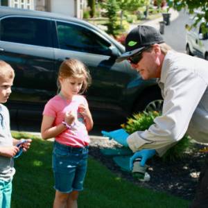 Croach-Pest-Control-Tech-shows-bugs-to-kids in Westminster, CO