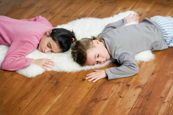 Children Nap Peacefully on Pest Free Living Room Floor-600x400