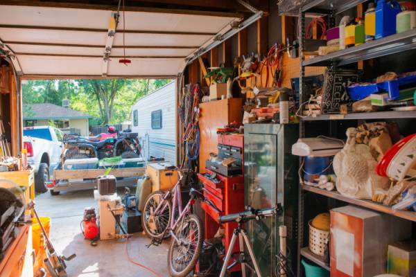 Cluttered Garage-Frederick CO-Croach Pest Control-600x400